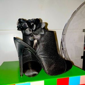 Charles by Charles David, Super Sexy Black Satin shoes